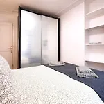 6 Guests Flat Champs Elysees 2 Bdr * Παρίσι