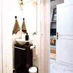 6 Guests Flat Champs Elysees 2 Bdr * Παρίσι