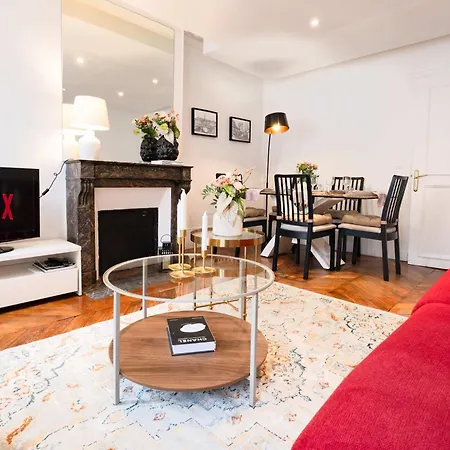 6 Guests Flat Champs Elysees 2 Bdr Apartamento