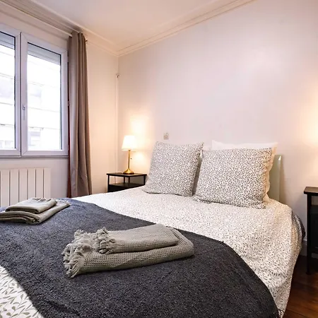Apartment 6 Guests Flat Champs Elysees 2 Bdr
