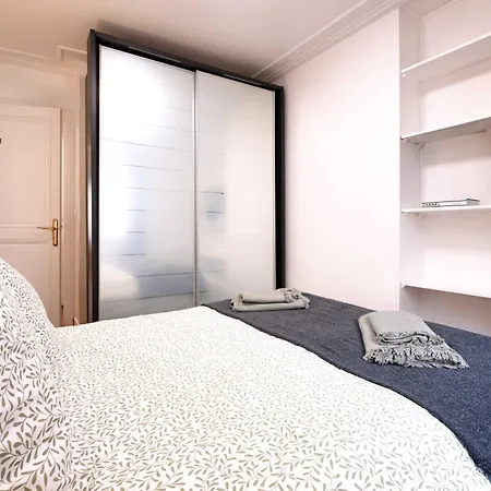 6 Guests Flat Champs Elysees 2 Bdr * פריז