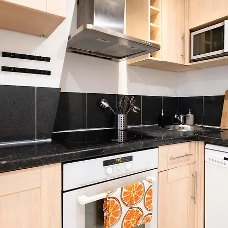 6 Guests Flat Champs Elysees 2 Bdr דירה *