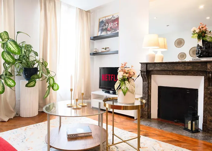 6 Guests Flat Champs Elysees 2 Bdr Апартаменты *