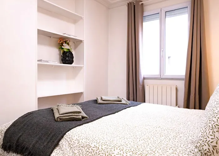 6 Guests Flat Champs Elysees 2 Bdr * Paris