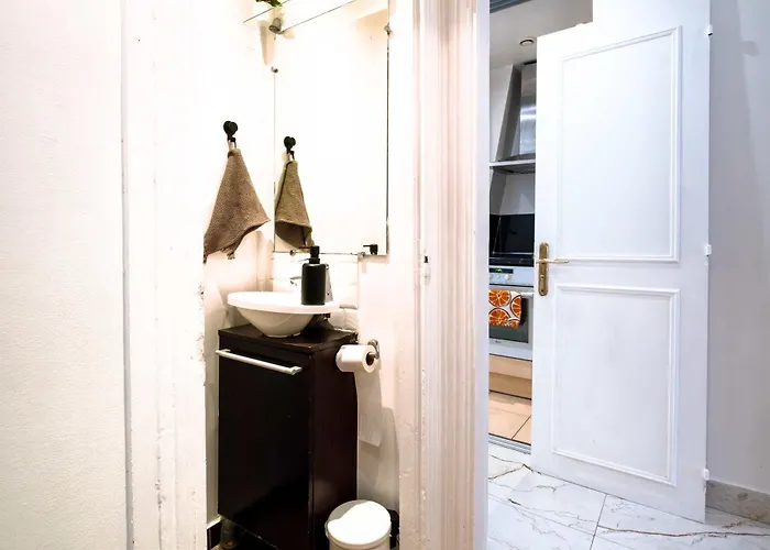 6 Guests Flat Champs Elysees 2 Bdr * Париж