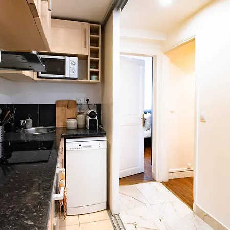 6 Guests Flat Champs Elysees 2 Bdr شقة